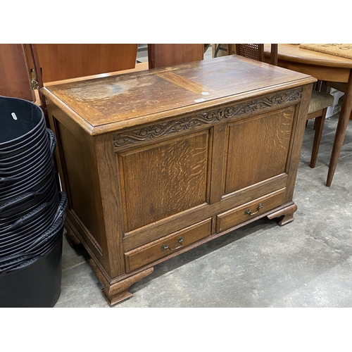 153 - Edwardian oak mule chest with 2 drawers 75H 101W 52D