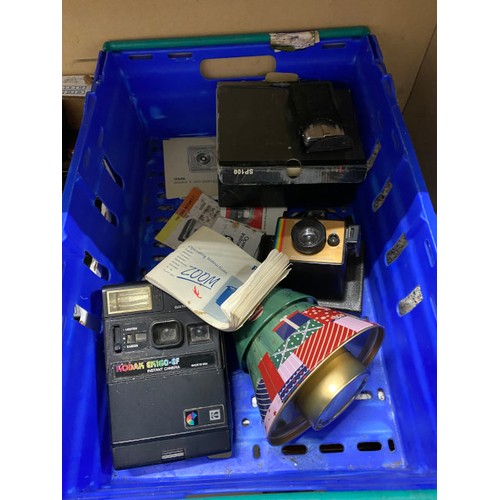 362 - Three boxes of vintage cameras and cases including Panasonic, Super 8 video camera, Brownie, Kodak, ... 