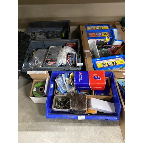 442 - Hoover Aquamaster and M & S Numatic vacuum cleaners with accessories, dust extractor, good collectio... 