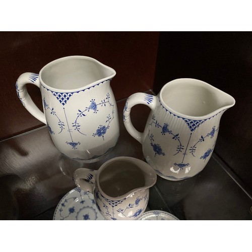 356 - 123 pieces of Johnson Bros, Blue Denmark crockery