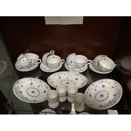 356 - 123 pieces of Johnson Bros, Blue Denmark crockery