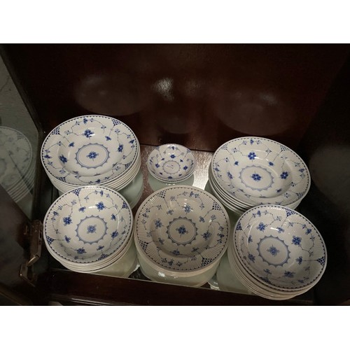 356 - 123 pieces of Johnson Bros, Blue Denmark crockery