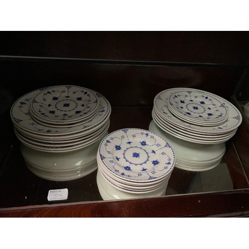 356 - 123 pieces of Johnson Bros, Blue Denmark crockery