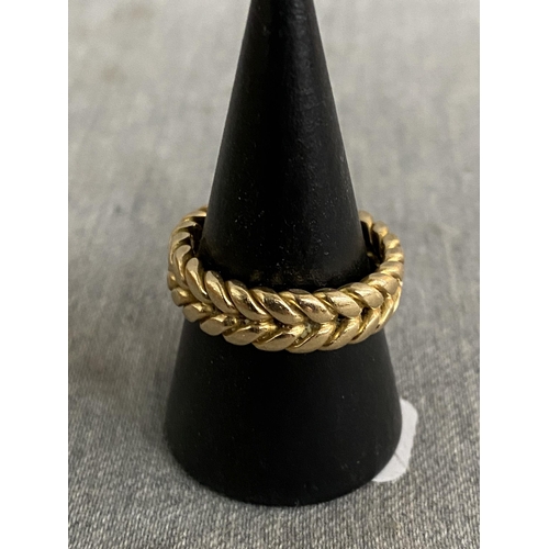 371 - 18ct gold ring, 9.5g size Q