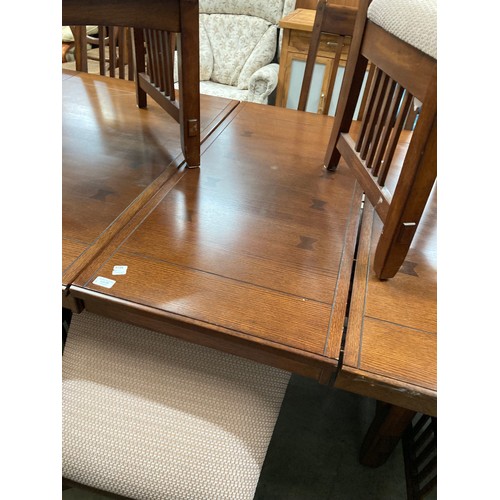 20 - Good quality oak extending dining table 77H 170-220W 112D and 8 chairs