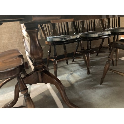 154 - Good quality oak extending dining table with two leaves 75H 167-257W 105D and 8 chairs including 2 W... 