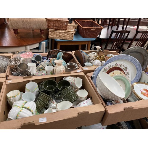 569 - 14 boxes of collectables including Wedgwood Kutani Crane, Minton Haddon Hall, Aynsley Cottage Garden... 