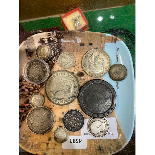 548 - Tray of coins inc. George III 1797 Cartwheel penny, George II shilling, George VI 1937 crown, 1887 Q... 