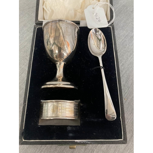 343 - Collingwood & Sons Ltd, Birmingham 1936 silver Christening set (40g) boxed