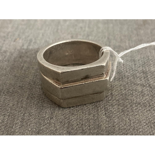 399 - Gucci solid 925 silver gents ring 23.7g, size V 1/2