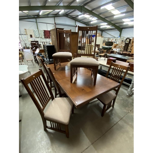 57 - Good quality oak extending dining table 77H 170-220W 112D and 8 chairs