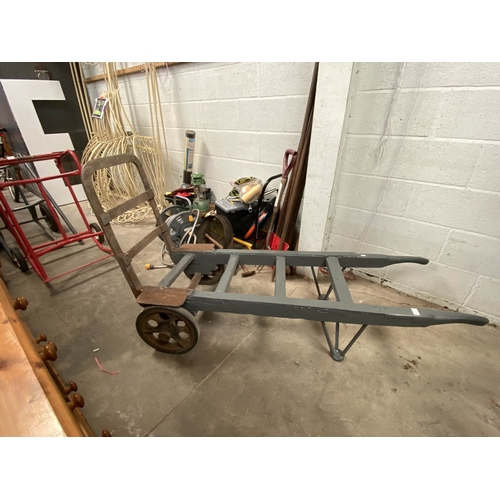 Lot 4         