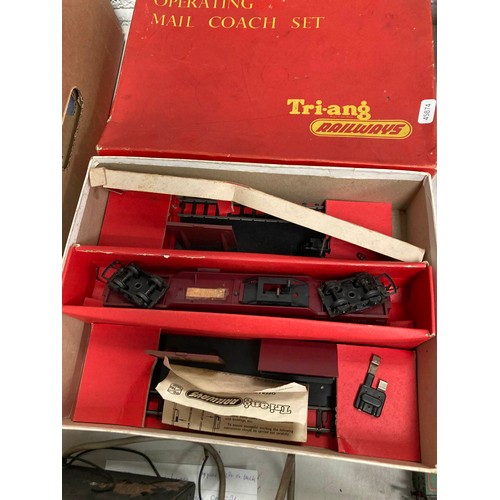 455 - Collection of early Scalextric & Tri-ang track, carriages, locomotive, P.C. Standard power unit, con... 