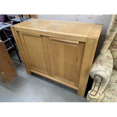 37 - Good quality oak two door sideboard 85H 104W 45D