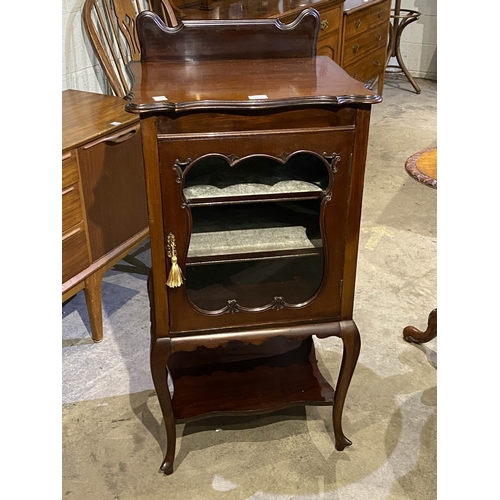 131 - Edwardian mahogany glazed music cabinet 114H 55W 43D