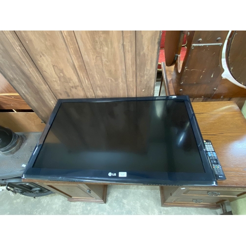 146 - LG 42LE4500 TV with wall bracket, power lead & remote (no stand)