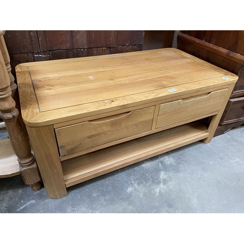 44 - Oak Furniture Land 'Romsley' oak coffee table 46H 110W 60D