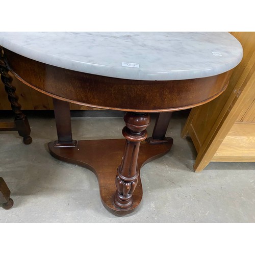 49 - Victorian mahogany, marble topped washstand 90H 90W 47D