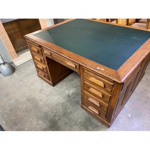 125 - Victorian oak partners desk with green leather inset 76H 118W 148D
