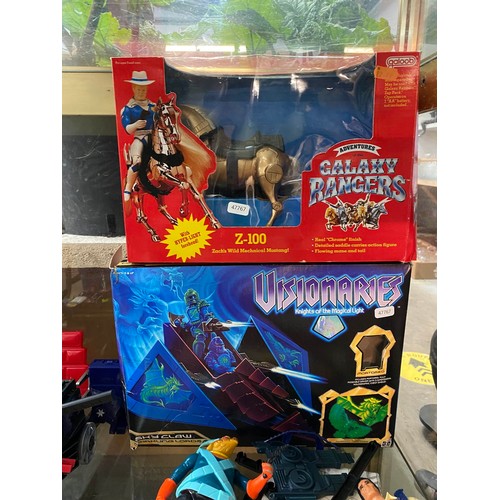 357 - Retro boxed Visionaries Skyclaw and a good quantity of Bravestar action figures & a boxed Bravestar ... 