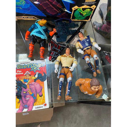 357 - Retro boxed Visionaries Skyclaw and a good quantity of Bravestar action figures & a boxed Bravestar ... 