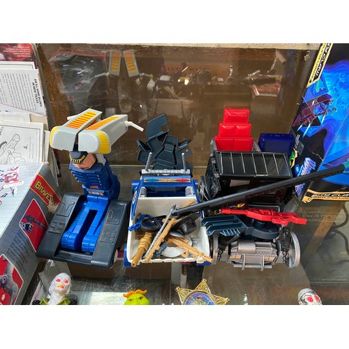 357 - Retro boxed Visionaries Skyclaw and a good quantity of Bravestar action figures & a boxed Bravestar ... 