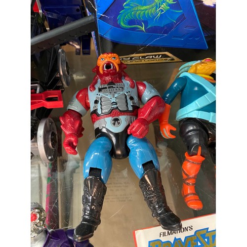 357 - Retro boxed Visionaries Skyclaw and a good quantity of Bravestar action figures & a boxed Bravestar ... 
