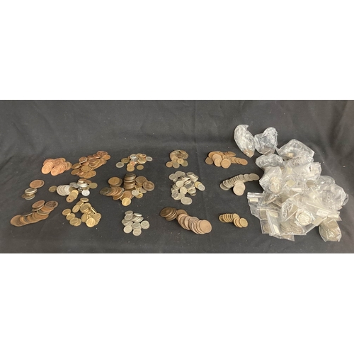 245 - Tray of mixed coins & tokens inc. farthings, George VI & Elizabeth II two shillings, George VI & Eli... 