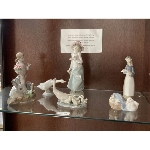 424 - 6 pieces of Lladro & 1 Nao figurine