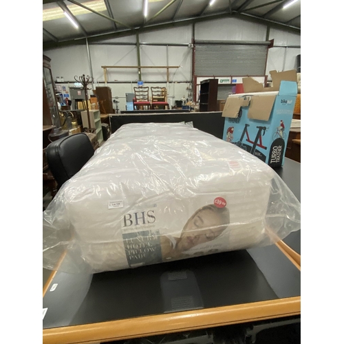 144 - 6 pairs of luxury hotel pillows (NEW)