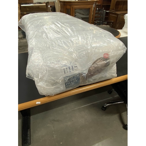 146 - 6 pairs of luxury hotel pillows (NEW)