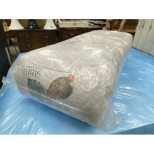 147 - 6 pairs of luxury hotel pillows (NEW)