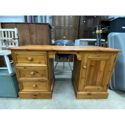 165 - Pine dressing table 77H 136W 53D