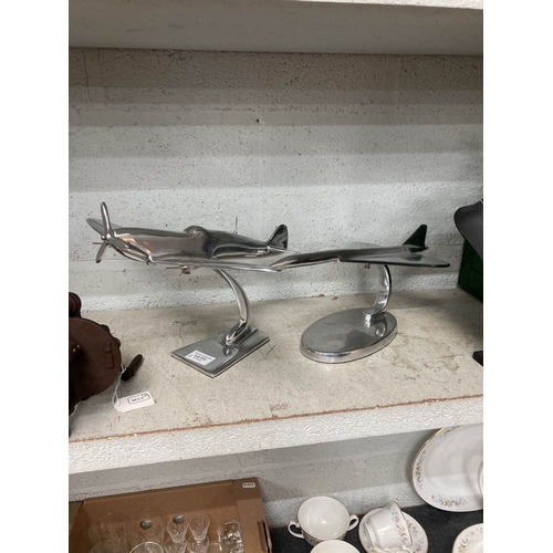 372 - 2 metal chrome model planes 