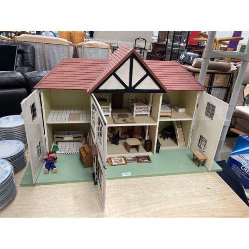 482 - Vintage Triang Toys dolls house with contents 53H 90W 40D