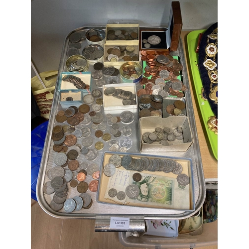 303 - Large tray of mixed coins inc. Crowns, Six Pence's, Florins, Shillings, tokens, Quarter Dollars, Hal... 