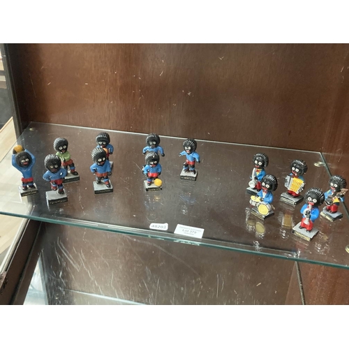 13 Robertson figures (8 footballers & 5 musicians)