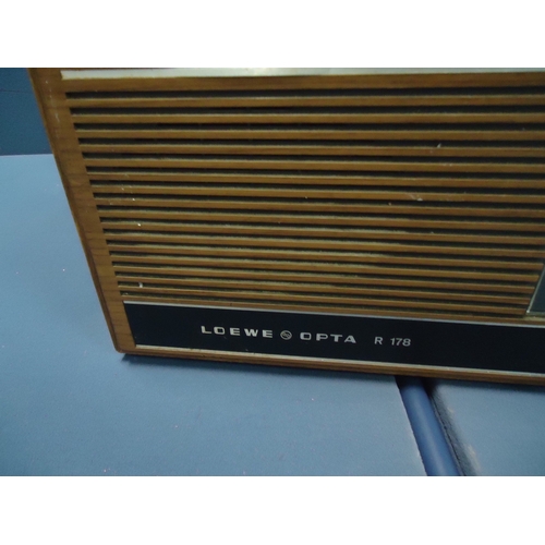 17 - Loewe Opta Mains Radio