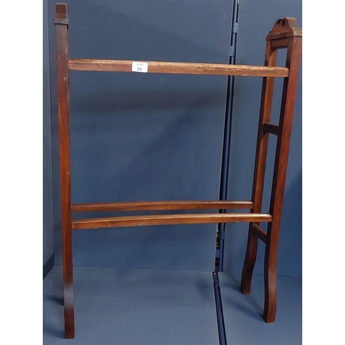 28 - Vict. Towel Rail