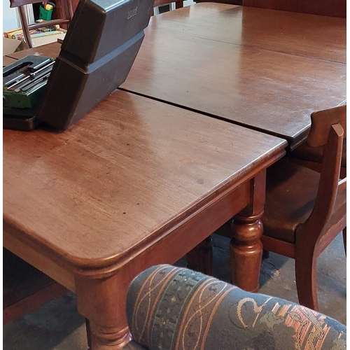 572 - 19th C. Mahogany Economy Table