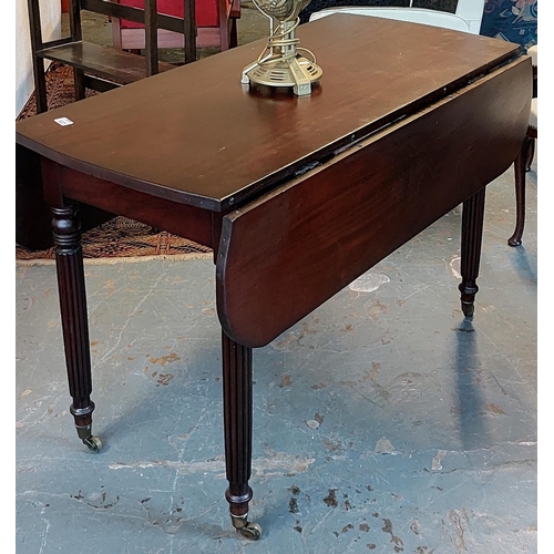 617 - Mah. Reeded Leg Drop Leaf Table