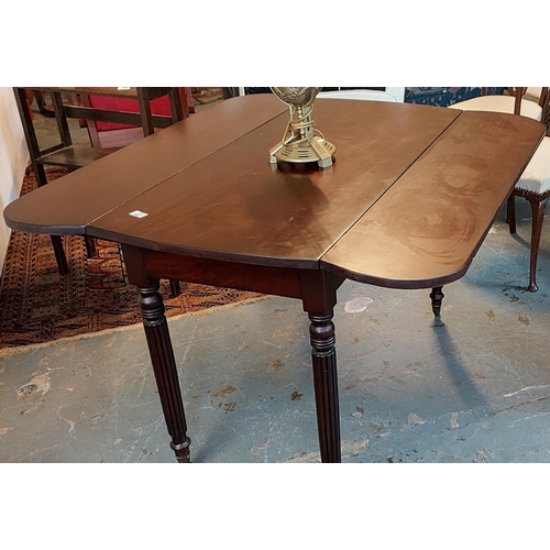 617 - Mah. Reeded Leg Drop Leaf Table