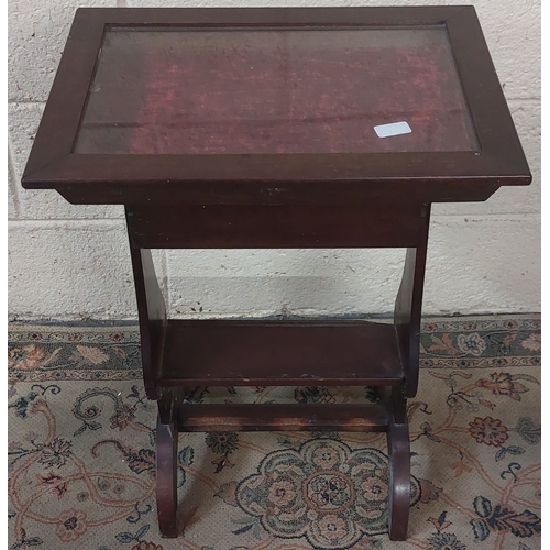 92 - Display Table/Case