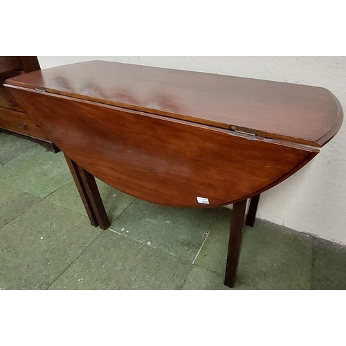 470 - Oval Mahogany Drop-Leaf Table