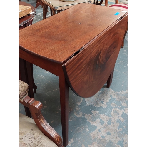 202 - Georgian Oval Mahogany Drop Leaf Tapered Gate Leg Table - C. 88cm W x 43cm D x 72cm H (Extended C. 1... 