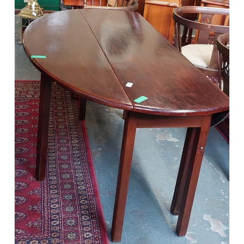 324 - Mahogany Hunt Table - C. 140cm L x 42cm W