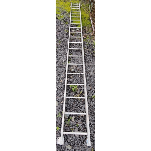 35 - Aluminium Straight Ladder - 20 Rung