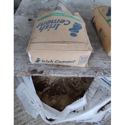 286 - Bulk Bag of Sand & 2 Bags Cement