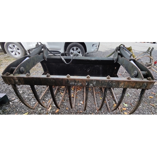 330 - Quicke Front Loader Grab - Silograb - 5 Foot