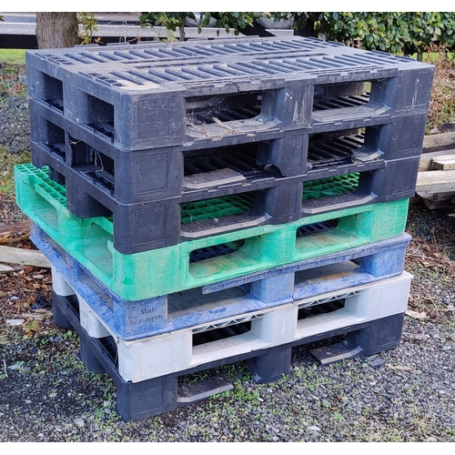 428 - Lot of Plastic Pallets